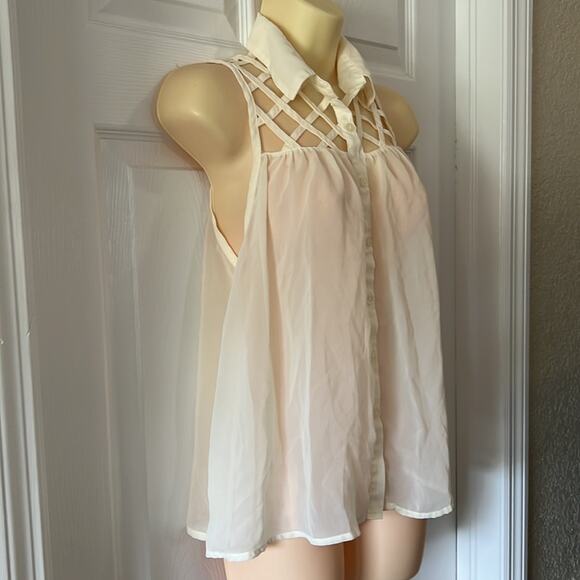 Bongo Jr Size M Cream Chiffon Sleeveless Blouse - Picture 2 of 9